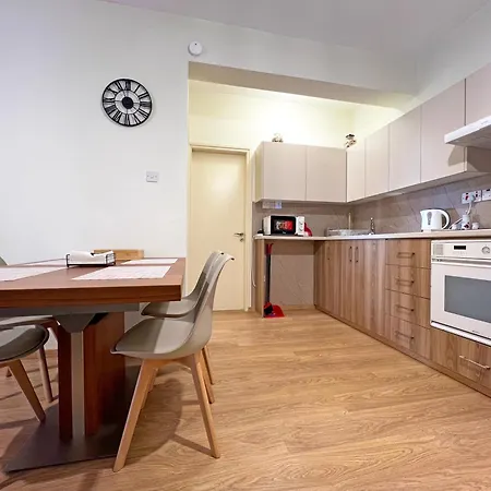 Albert's Mackenzie 001 Lárnaka