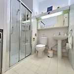 Daire Albert's Mackenzie 001 *