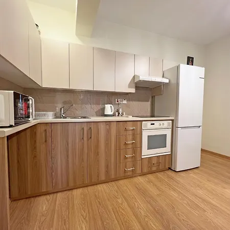 Albert's Mackenzie 001 Daire Larnaca