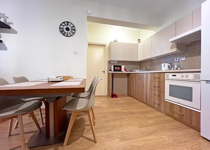 Albert's Mackenzie 001 Lárnaca